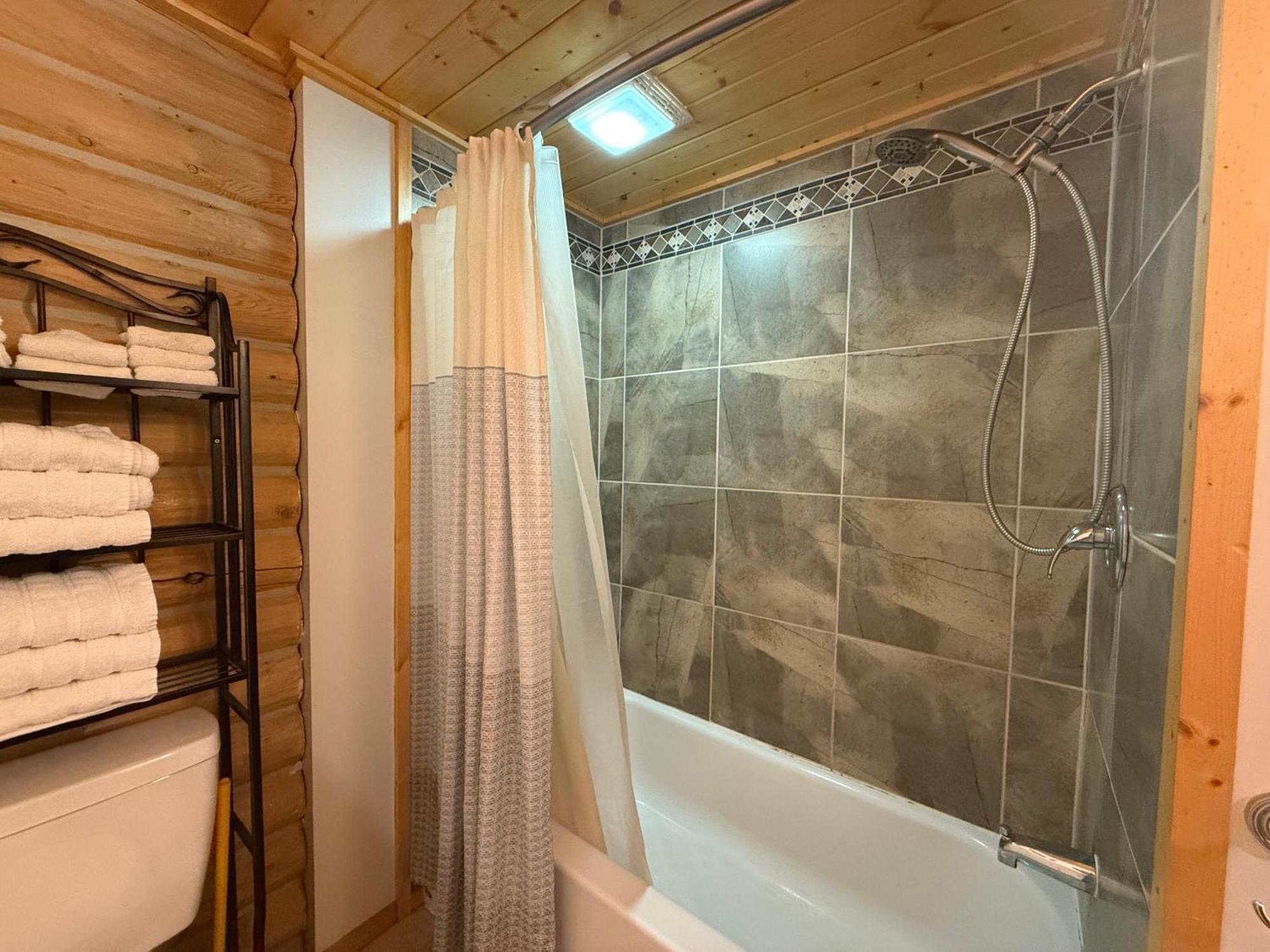 Talkeetna Log Cabin With Hot Tub Unit 1 Eksteriør billede